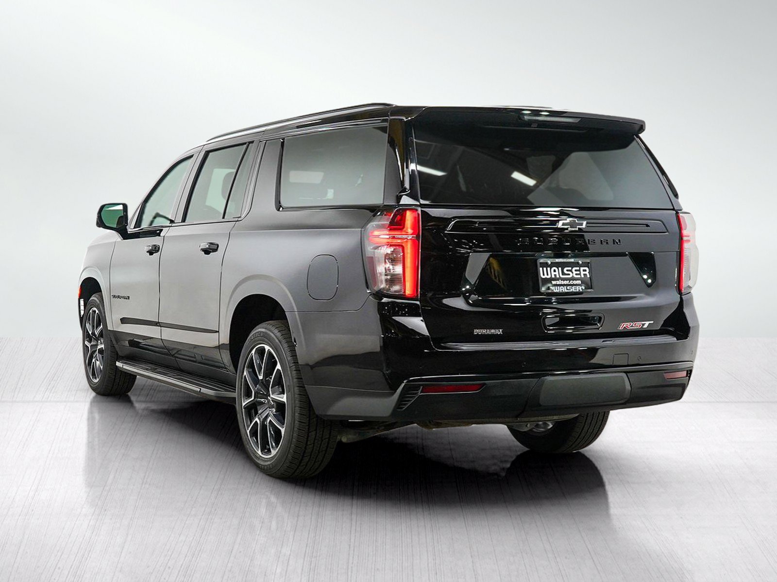Used 2024 Chevrolet Suburban RST w/ Luxury Package AWD/4WD image 4