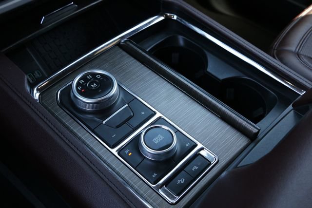 Used 2024 Ford Expedition Limited image 19