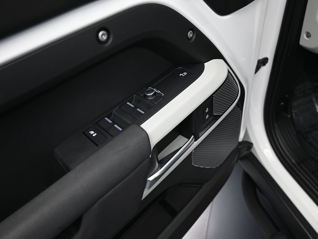 Used 2022 Land Rover Defender 110 S image 14