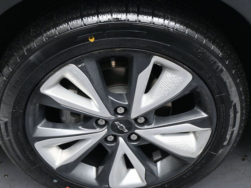 Used 2022 Chevrolet Bolt EUV LT w/ Convenience Package FWD image 38