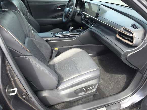 Used 2023 Toyota Crown Limited image 11