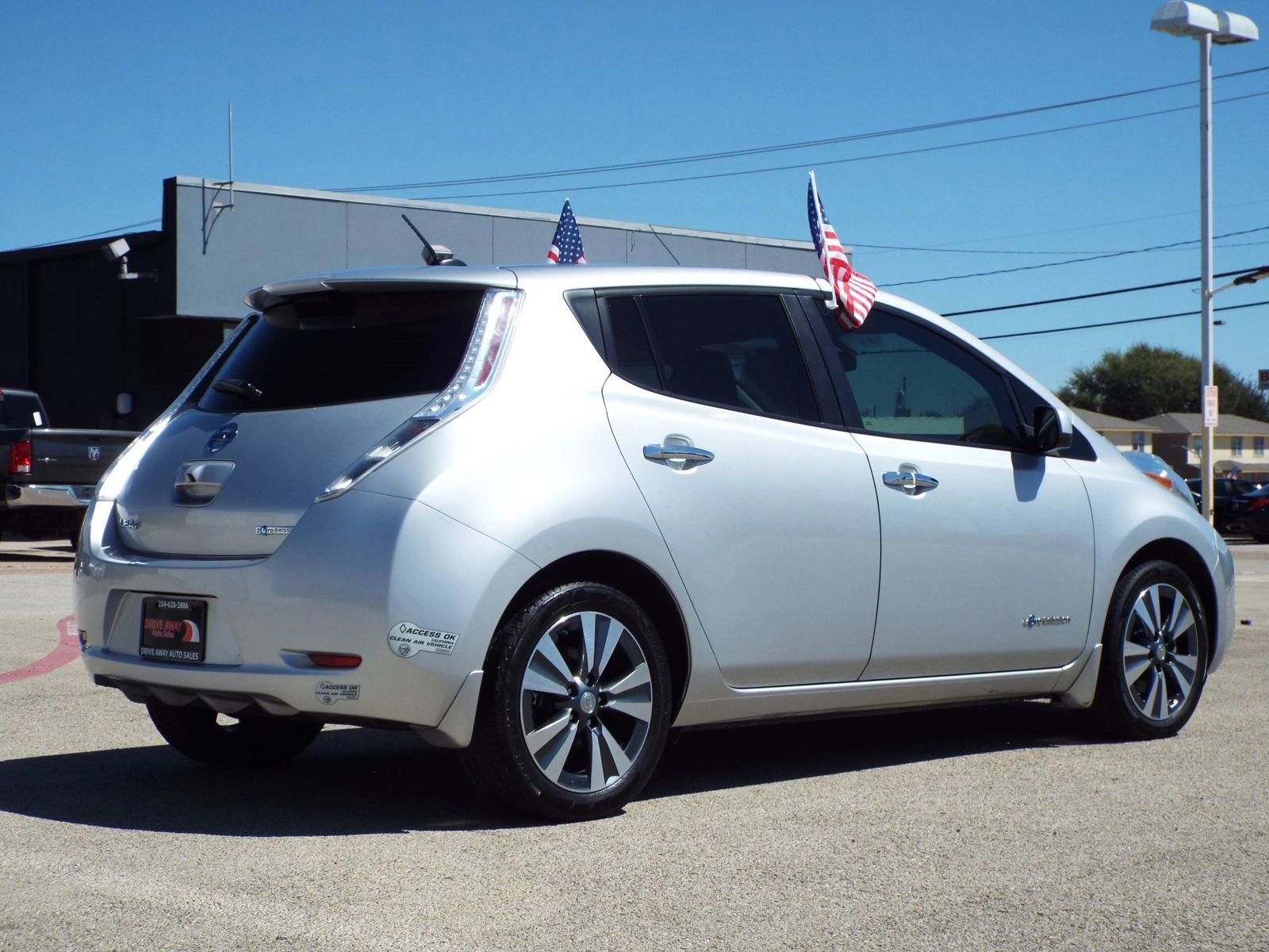 Used 2016 Nissan Leaf SV w/ Premium Package image 6