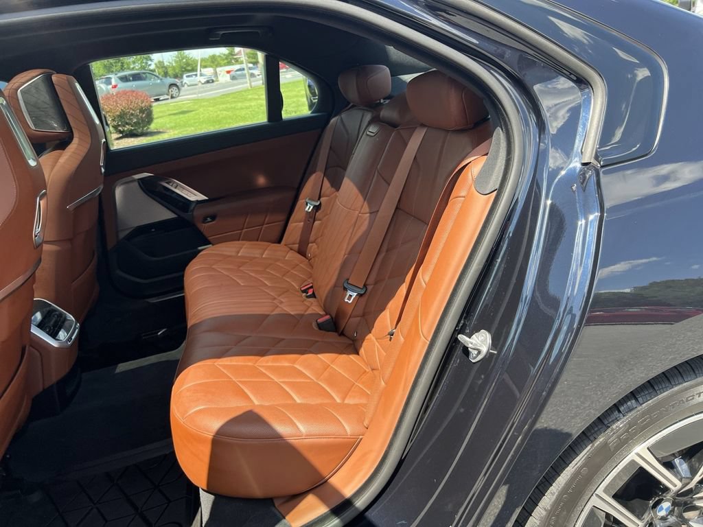 Used 2024 BMW 760i xDrive w/ Premium Package 2 AWD/4WD image 24