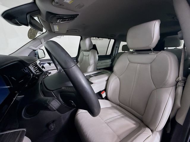 Used 2023 Jeep Wagoneer Series III w/ Rear Seat Video Group 1 AWD/4WD image 22
