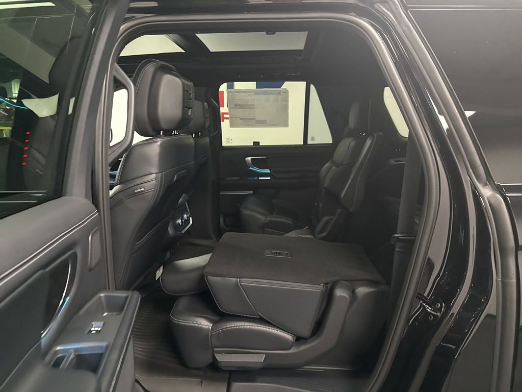 New 2026 Ford Expedition Max Platinum w/ Stealth Performance Package AWD/4WD image 31