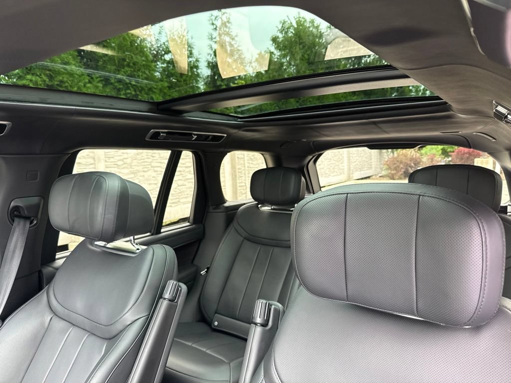 Used 2025 Land Rover Range Rover Autobiography AWD/4WD image 12