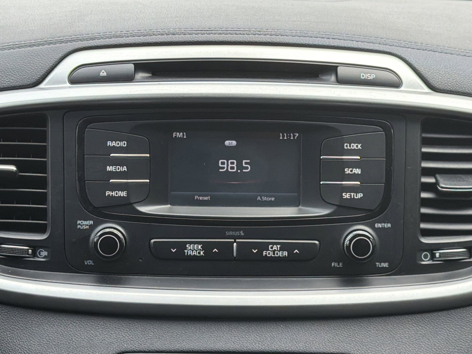 Used 2016 Kia Sorento FWD image 3