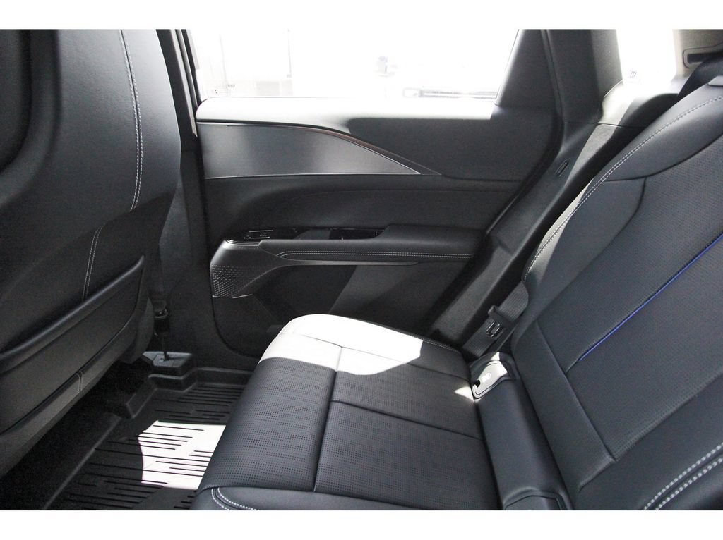 New 2027 Cadillac Lyriq Luxury AWD/4WD image 12