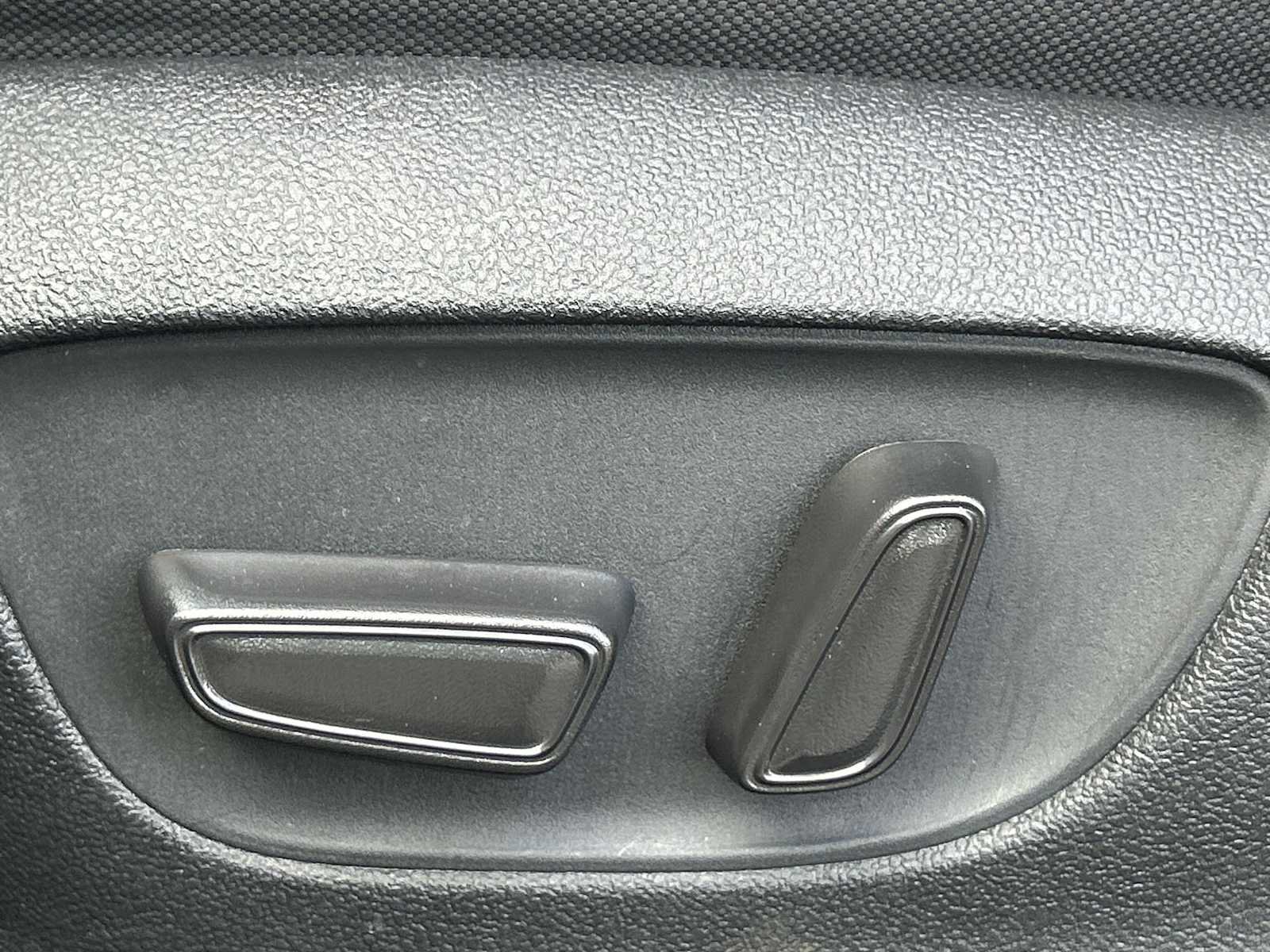 Used 2023 Toyota Highlander LE image 18