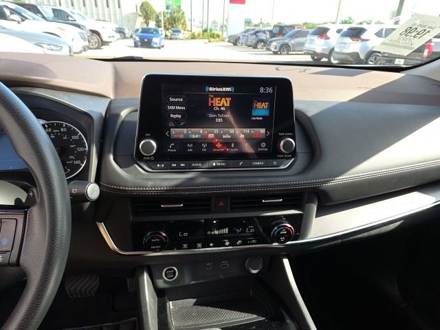 Used 2023 Nissan Rogue SV image 17