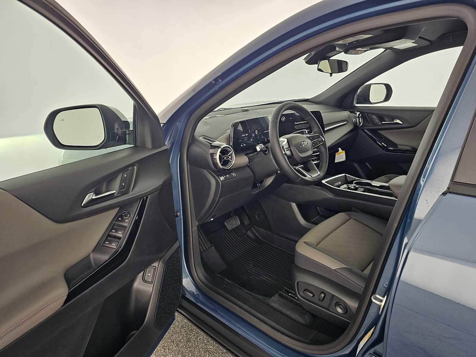 New 2026 Chevrolet Equinox LT w/ Convenience Package II FWD image 19