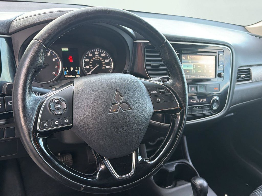 Used 2016 Mitsubishi Outlander SE AWD/4WD image 18