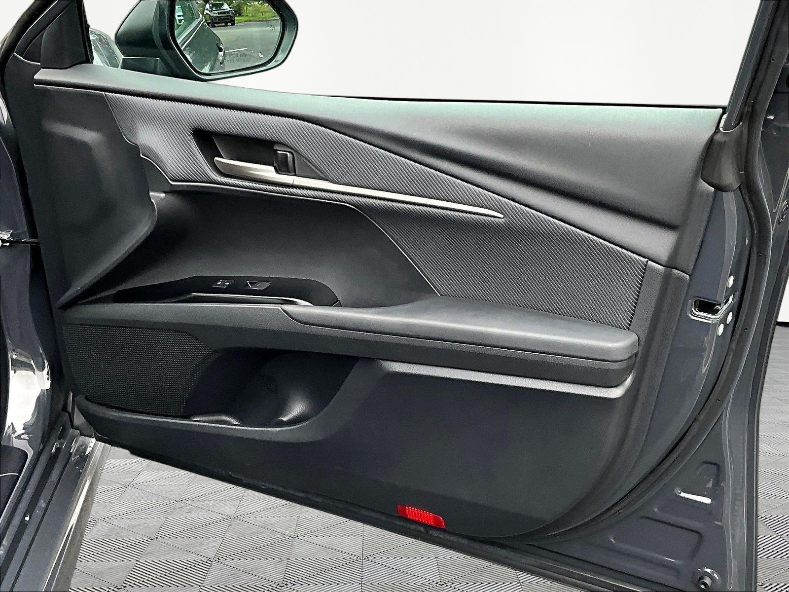 Used 2025 Toyota Camry SE FWD image 28