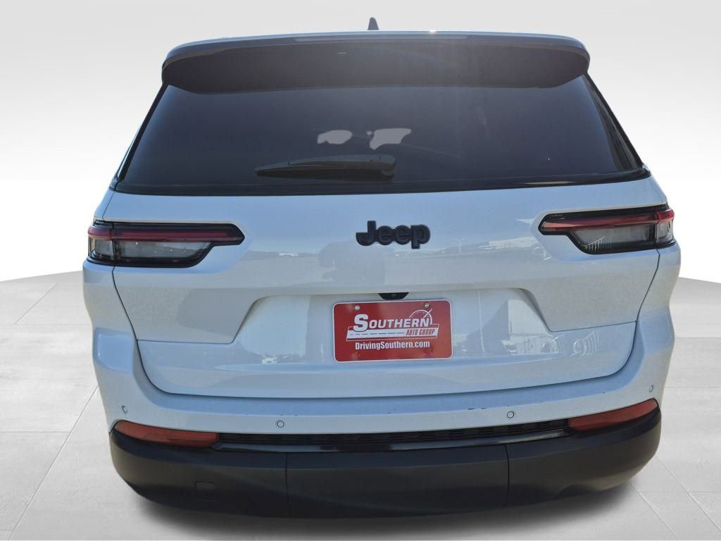 Used 2023 Jeep Grand Cherokee L Altitude image 4
