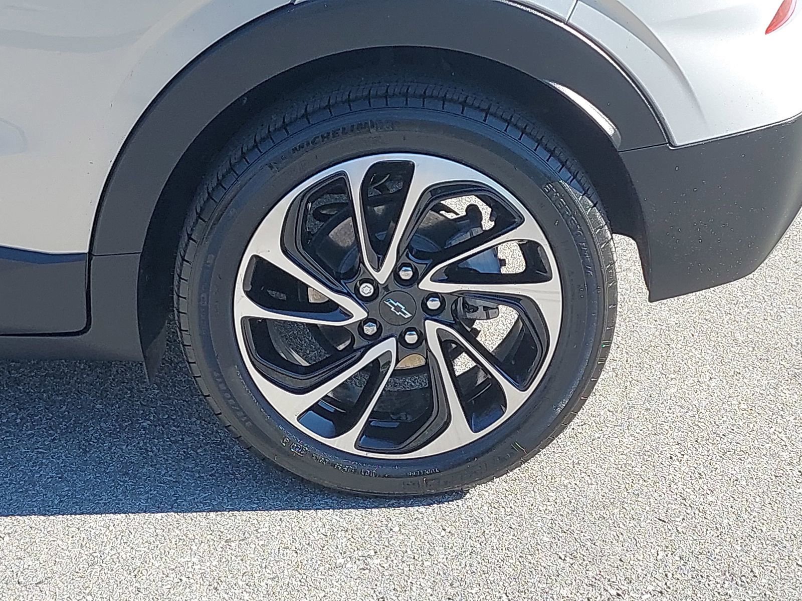 Used 2022 Chevrolet Bolt EUV Premier w/ Sun & Sound Package image 32