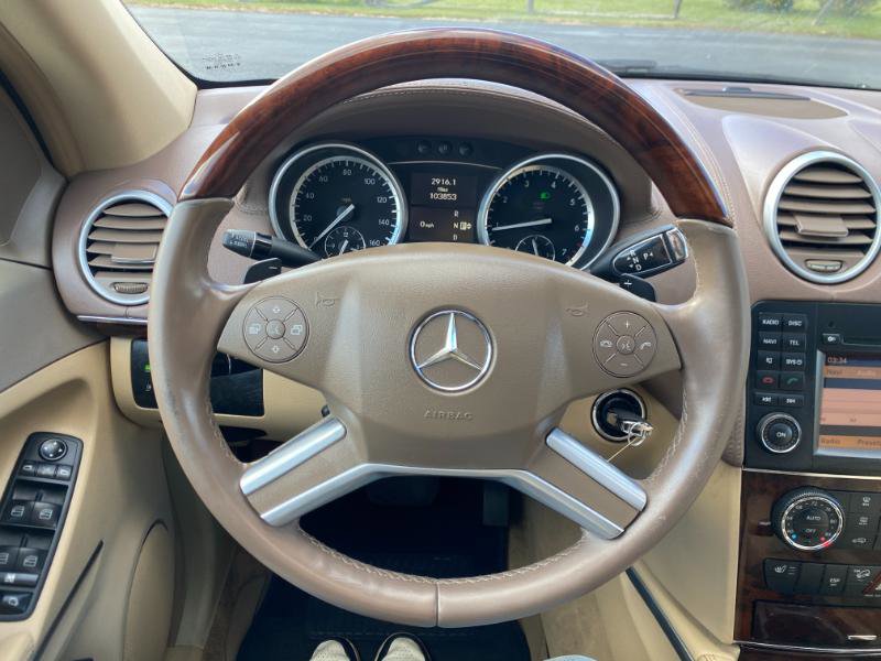 Used 2011 Mercedes-Benz GL 450 4MATIC w/ Premium 2 Pkg image 2