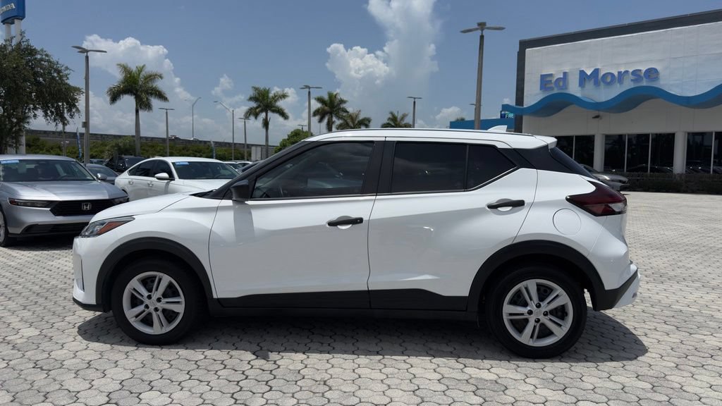Used 2021 Nissan Kicks S FWD image 3