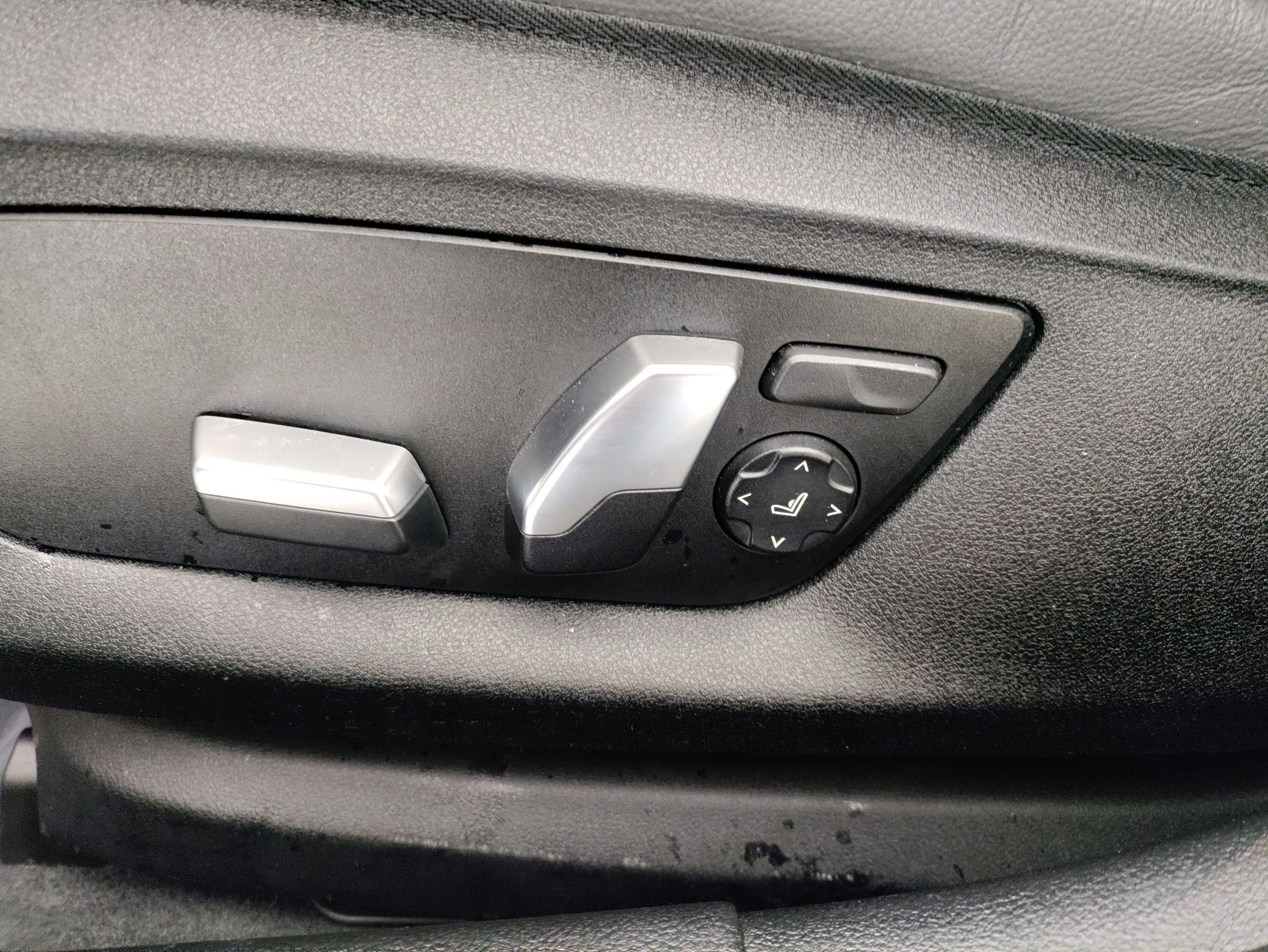 Certified 2023 BMW 530e image 13