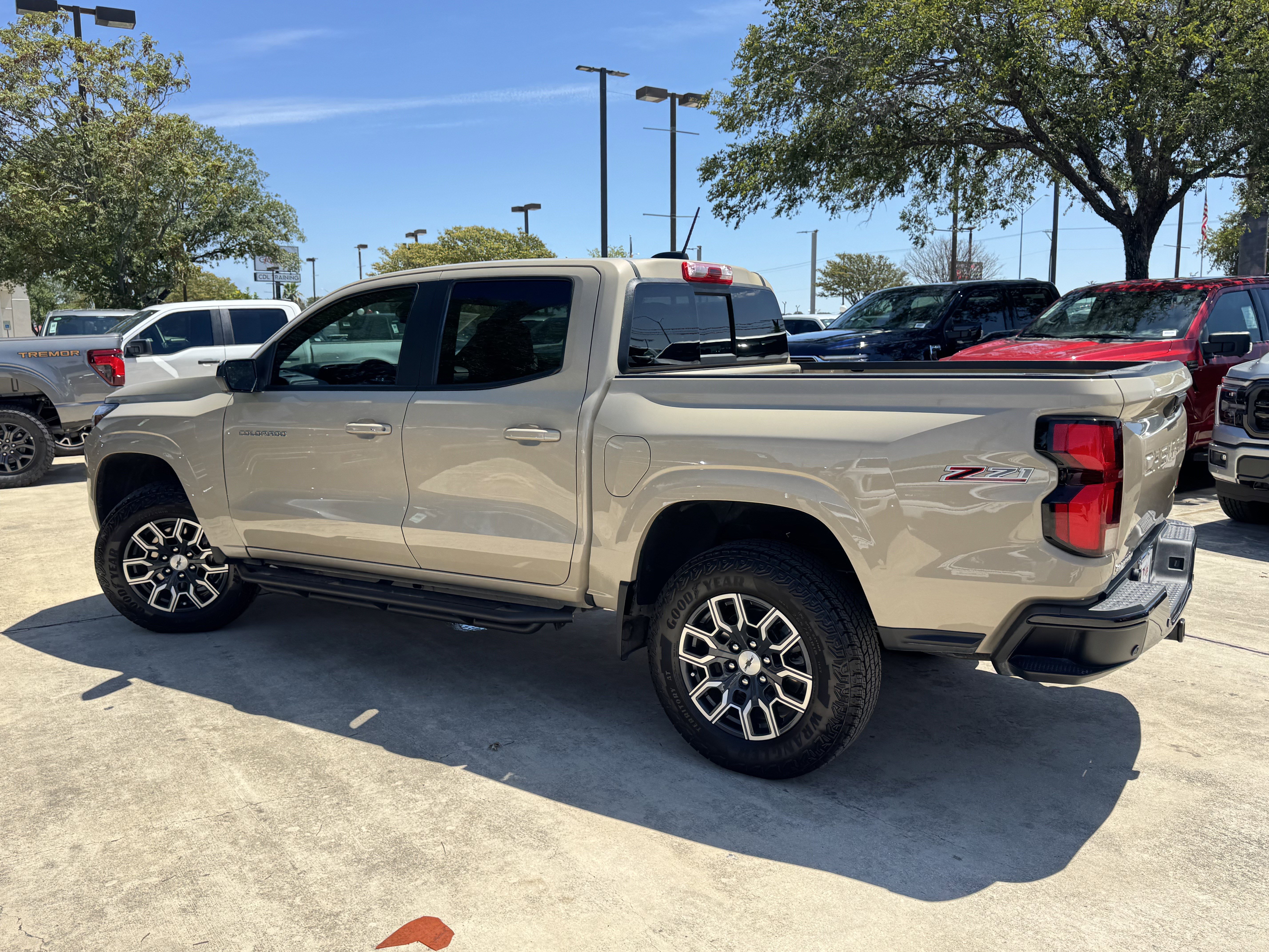 Used 2024 Chevrolet Colorado Z71 w/ Z71 Convenience Package 2 image 10