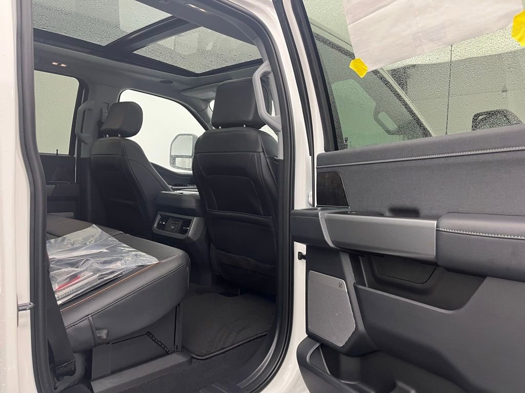 New 2026 Ford F350 Lariat w/ Black Appearance Package image 31