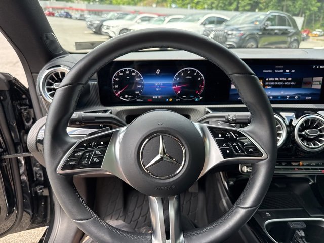 Used 2025 Mercedes-Benz CLA 250 4MATIC image 13