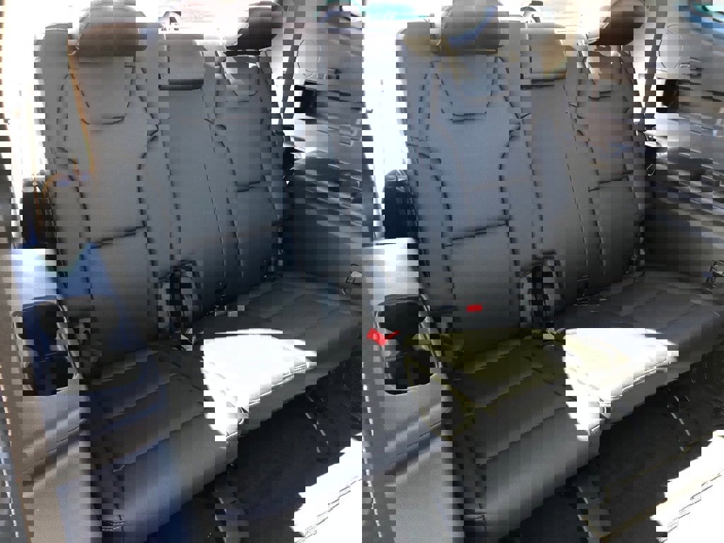 Used 2024 Kia Telluride EX w/ EX Captain's Chair Package image 39