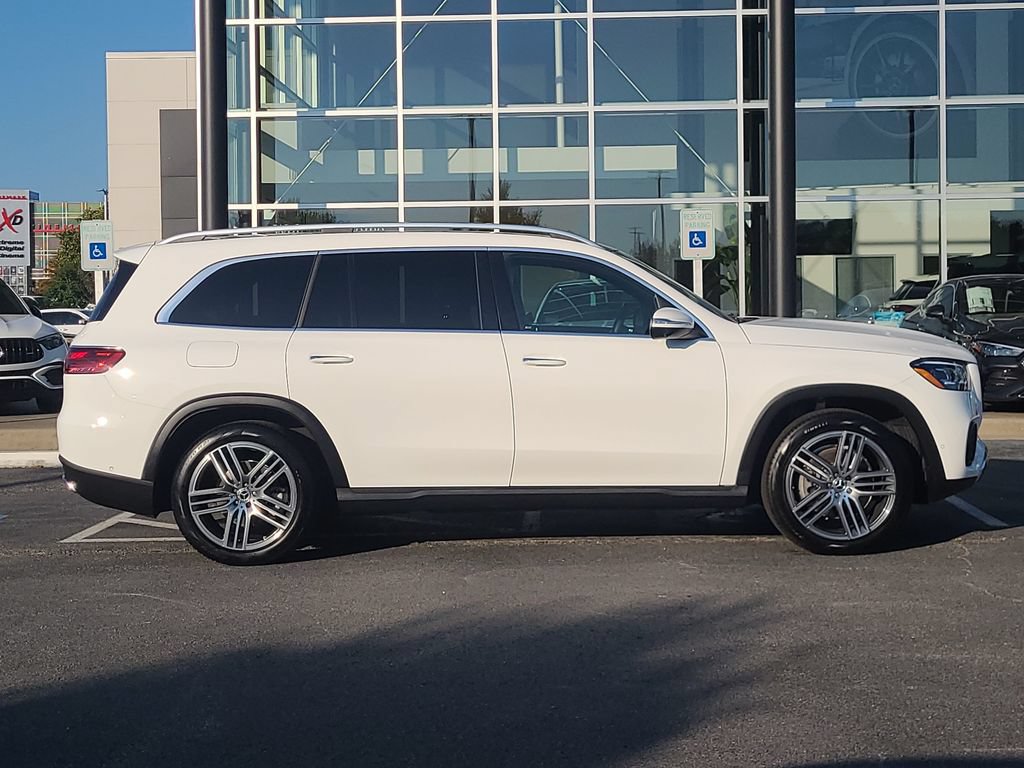 Used 2025 Mercedes-Benz GLS 450 4MATIC image 2