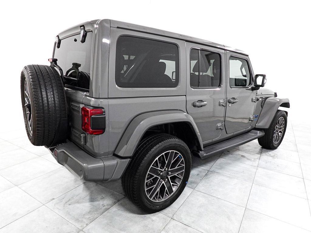 Used 2023 Jeep Wrangler Unlimited Sahara AWD/4WD image 7