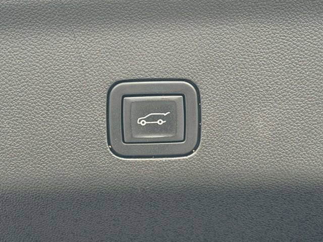 Used 2023 GMC Yukon XL SLT image 9