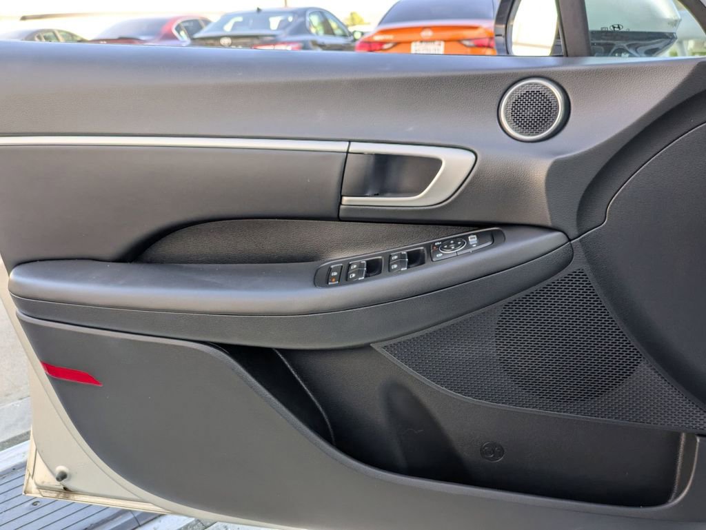 Used 2025 Hyundai Sonata SEL FWD image 11