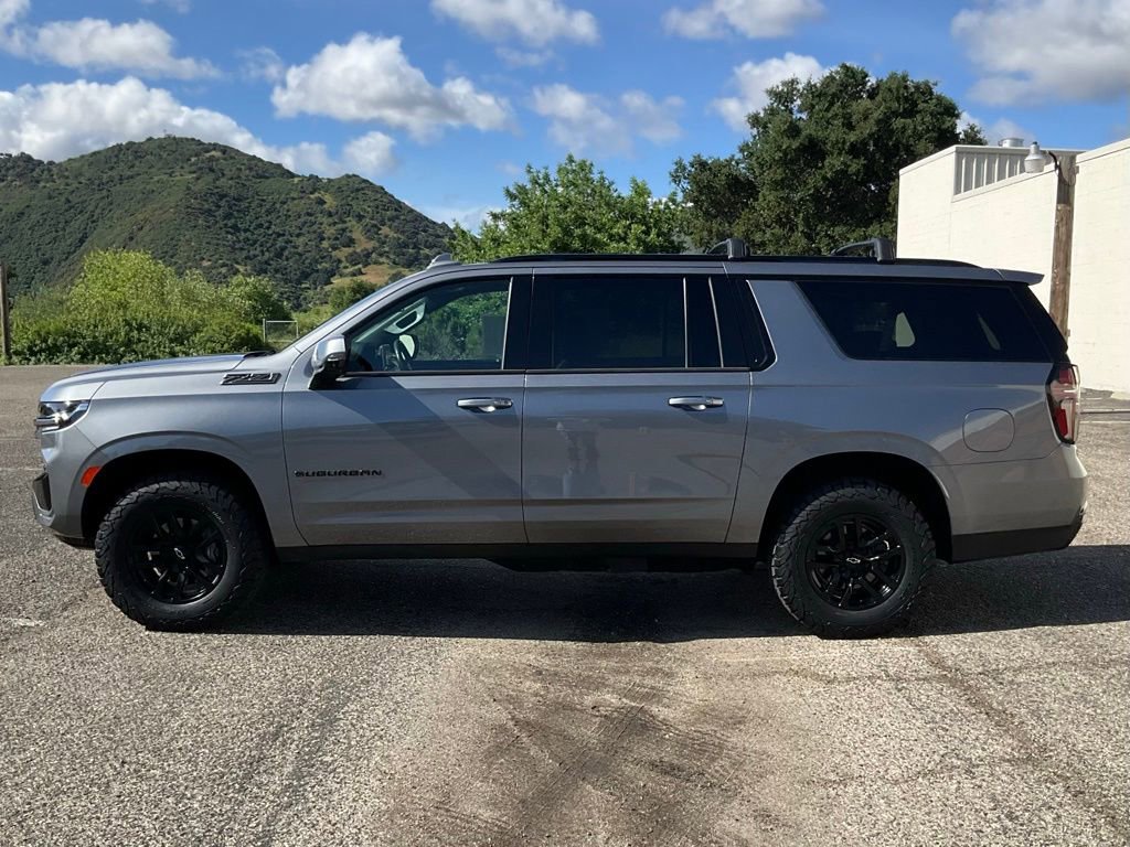 Used 2021 Chevrolet Suburban Z71 w/ Luxury Package image 3