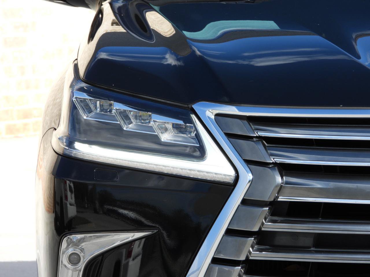 Used 2016 Lexus LX 570 4WD w/ 3rd Row & Luxury Pkg image 53