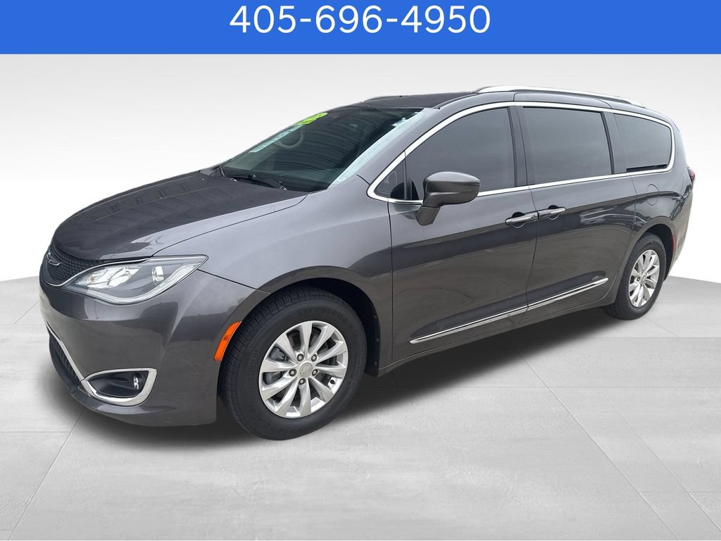 Used 2018 Chrysler Pacifica Touring-L FWD image 1