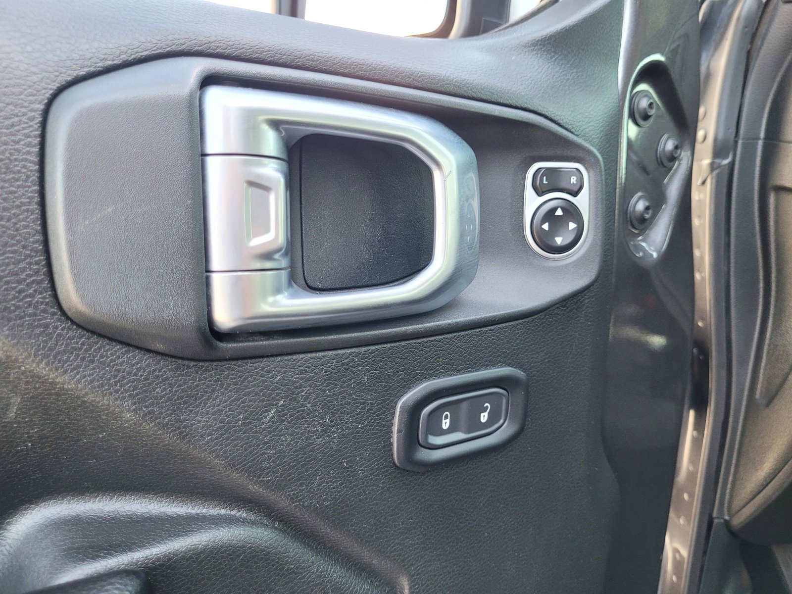 Used 2019 Jeep Wrangler Unlimited Sport S AWD/4WD image 25