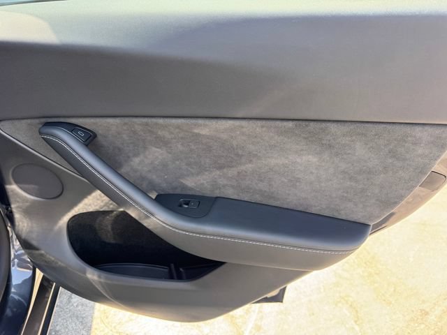 Used 2024 Tesla Model Y Performance AWD/4WD image 9