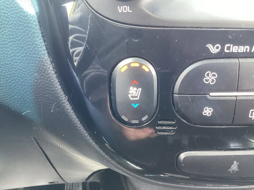 Used 2015 Kia Soul + w/ Primo Package FWD image 25