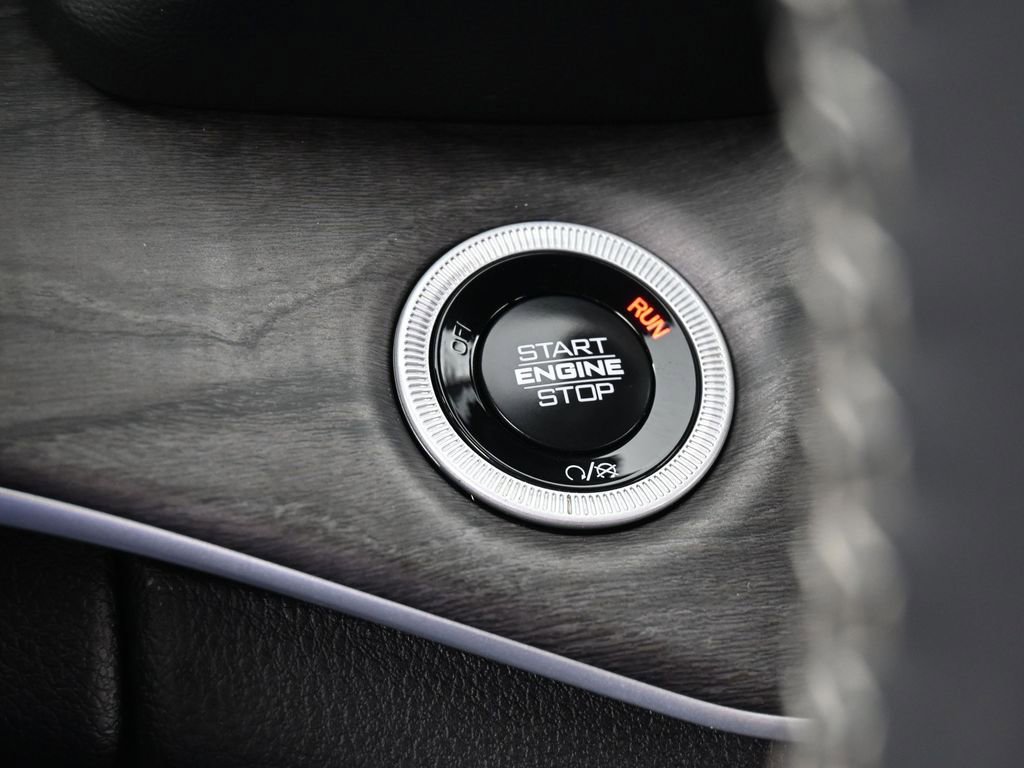 Used 2024 Jeep Grand Cherokee Limited w/ Black Appearance Package image 29