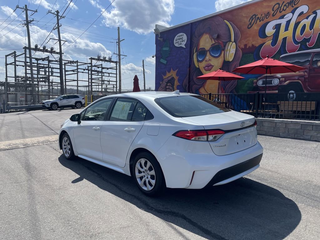 Used 2022 Toyota Corolla LE FWD image 3