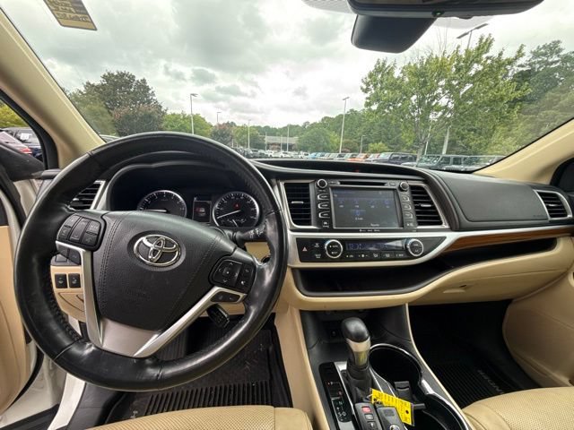Used 2018 Toyota Highlander Limited Platinum AWD/4WD image 13