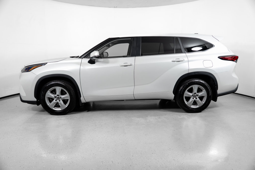 Used 2023 Toyota Highlander LE FWD image 13