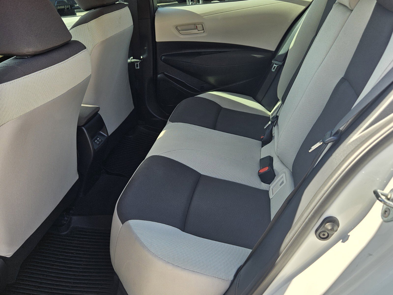 Used 2023 Toyota Corolla LE image 5