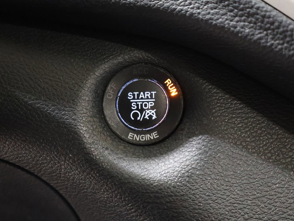 Used 2015 Jeep Cherokee Trailhawk w/ Comfort/Convenience Group image 31