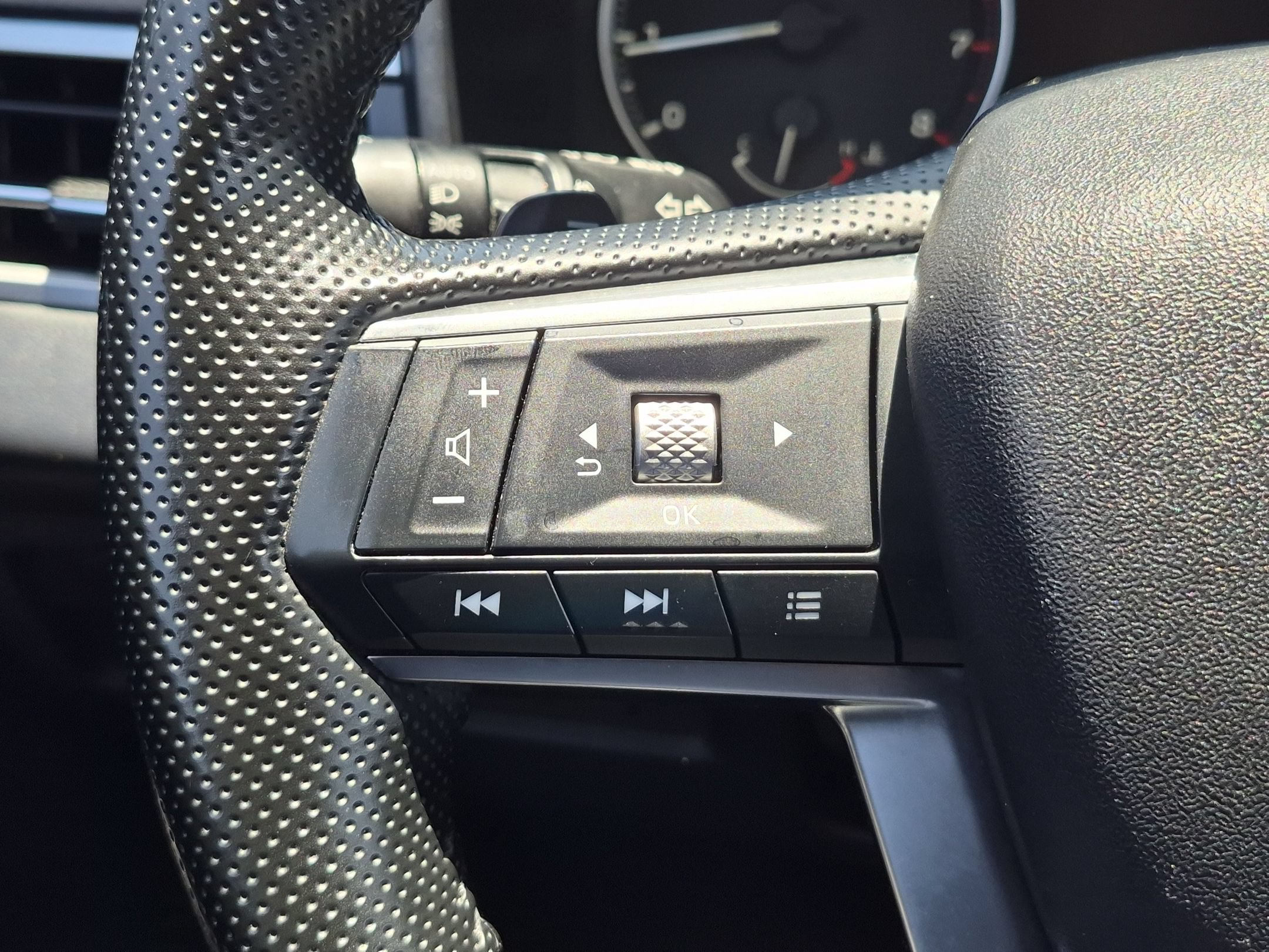 Used 2024 Mitsubishi Outlander SE AWD/4WD image 16