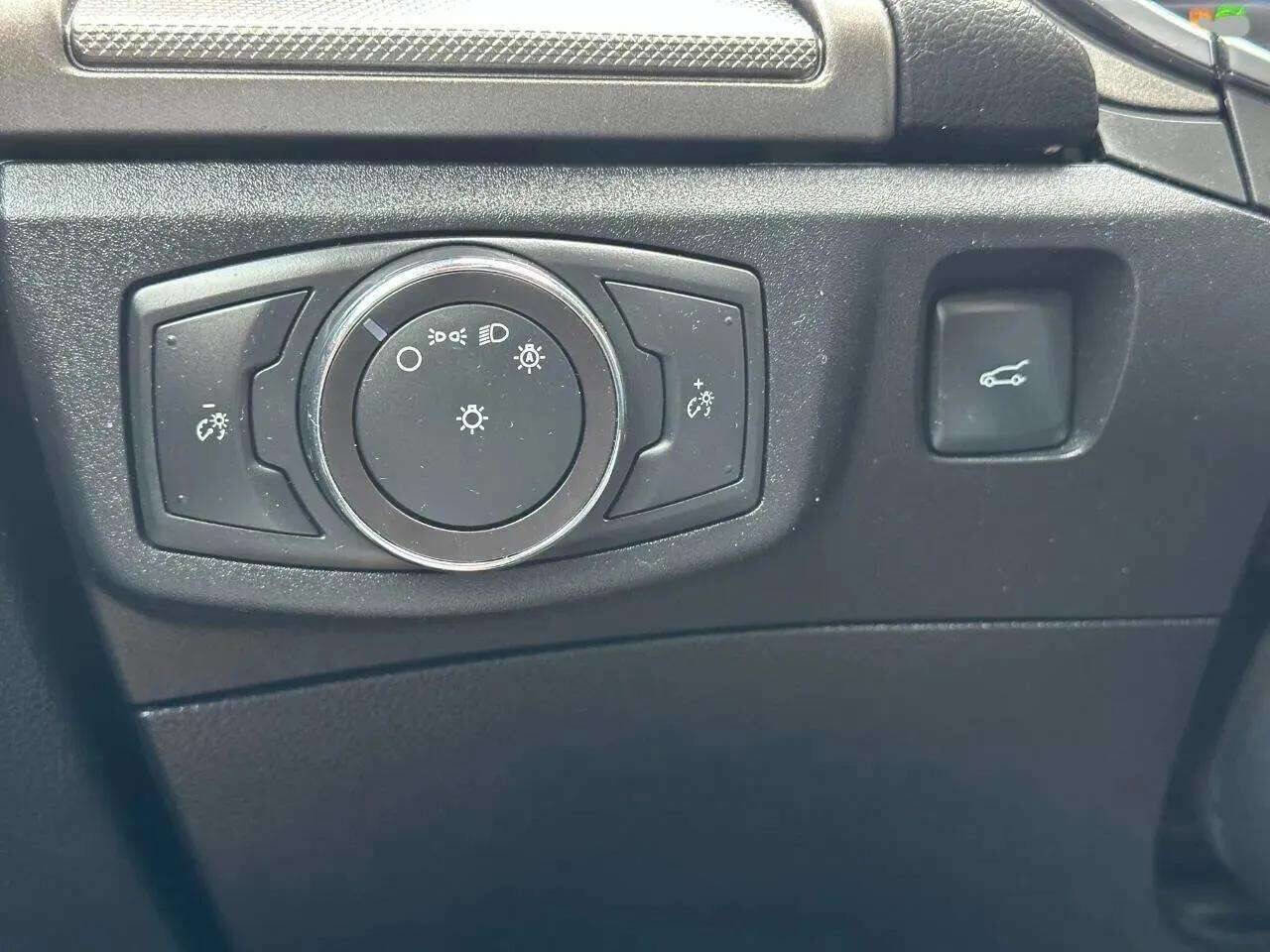 Used 2018 Ford Fusion SE image 18