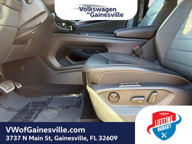 Certified 2024 Volkswagen Atlas Cross Sport SEL R-Line AWD/4WD image 18