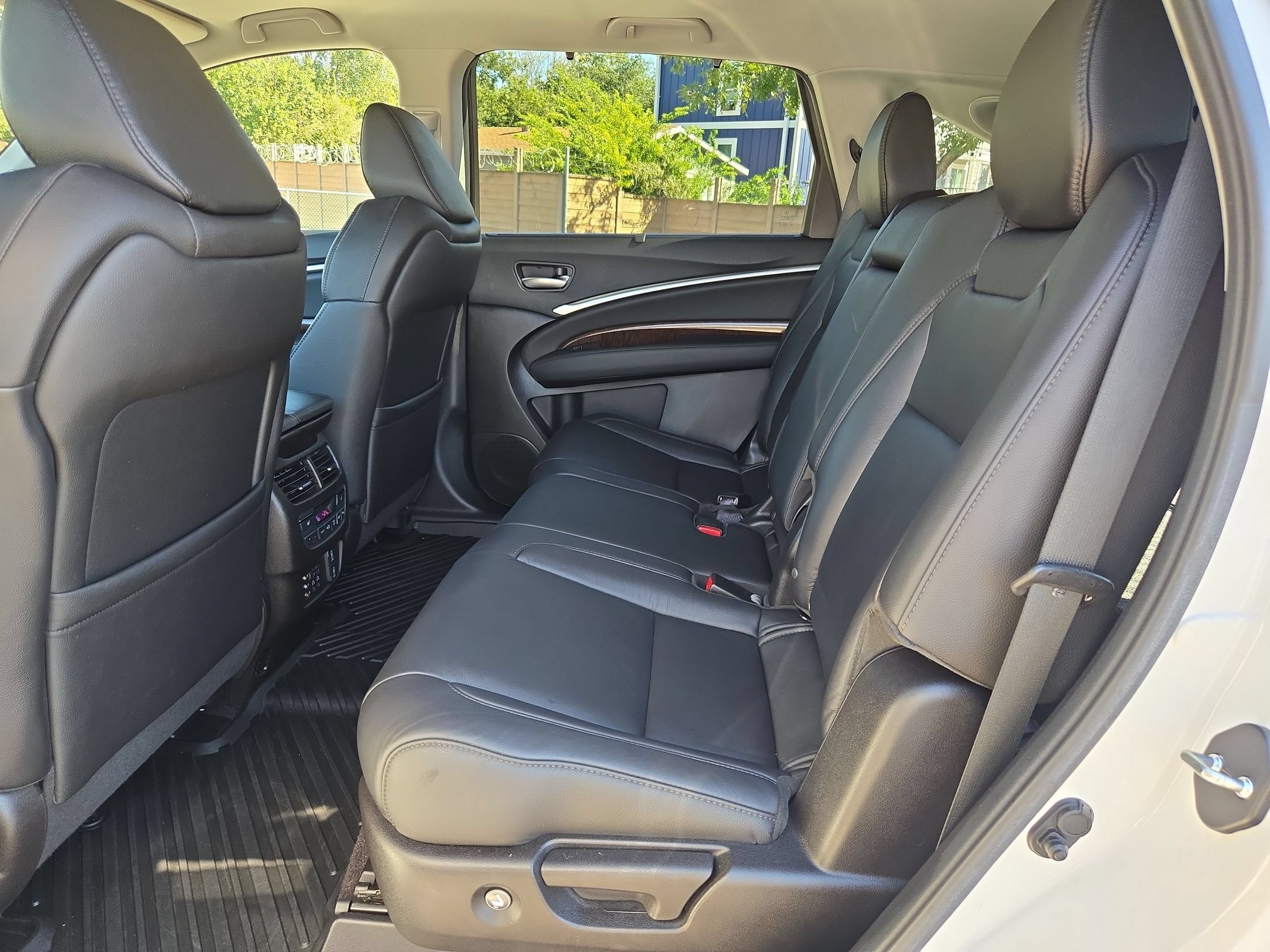 Used 2018 Acura MDX w/ Tech & Entertainment Pkg FWD image 11