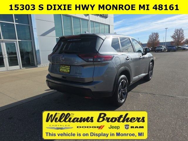 Used 2024 Nissan Rogue SV image 5
