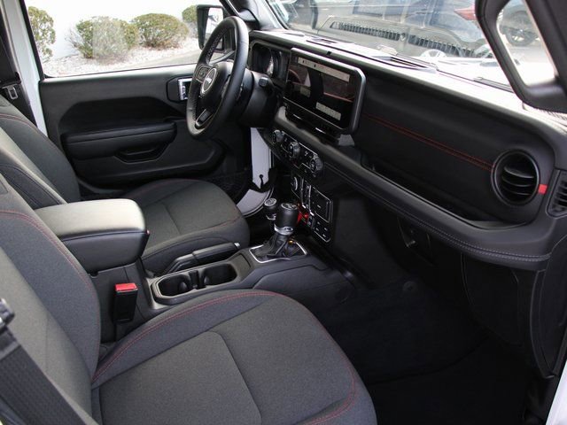 Used 2025 Jeep Wrangler Unlimited Rubicon image 32