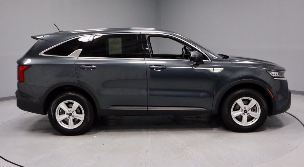 Used 2023 Kia Sorento LX AWD/4WD image 5