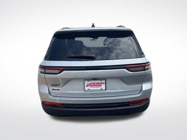 Used 2025 Jeep Grand Cherokee Altitude AWD/4WD image 4